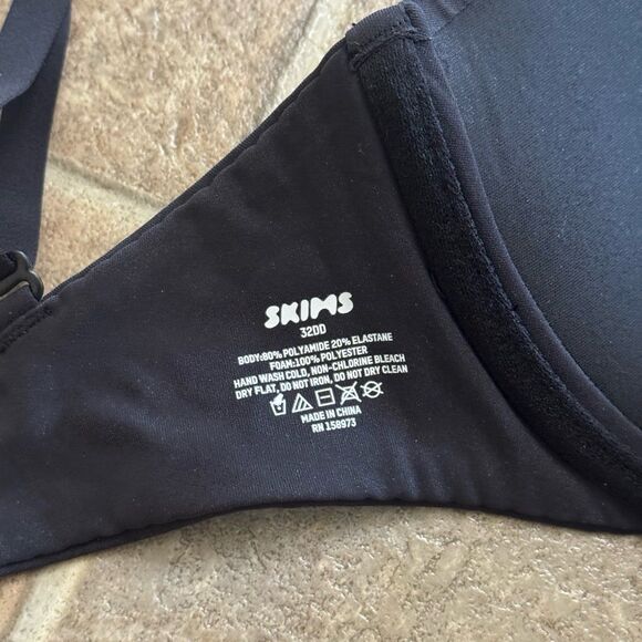 Skims Fits Everybody Plunge Bra Onyx Size 32DD - Picture 8 of 8